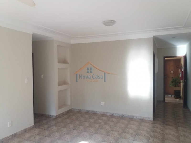 Apartamento à venda com 3 quartos, 79m² - Foto 2