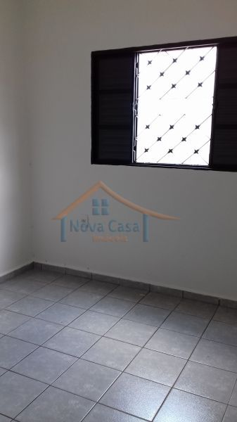 Casa para alugar com 2 quartos, 75m² - Foto 1