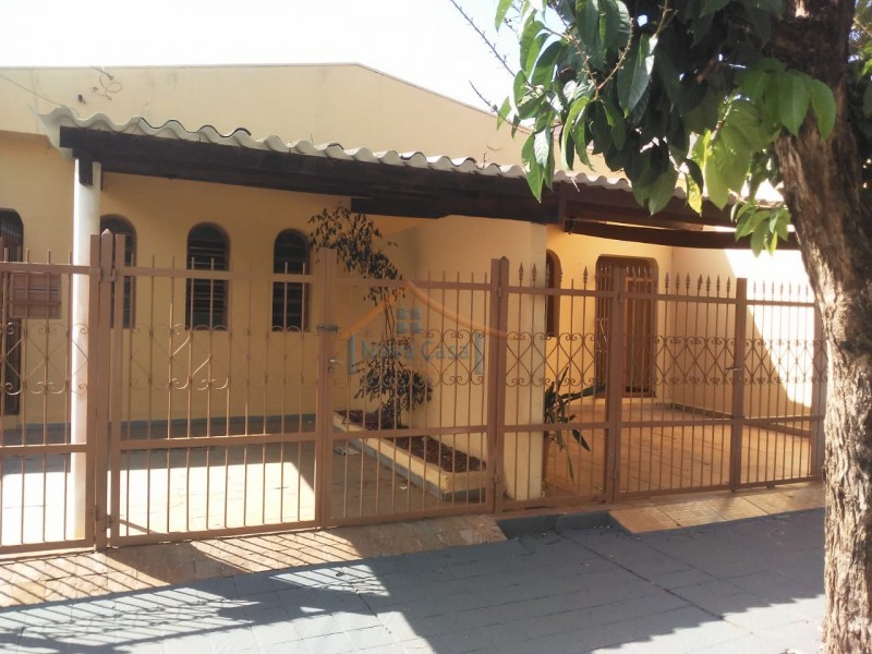 Casa à venda com 2 quartos, 70m² - Foto 4