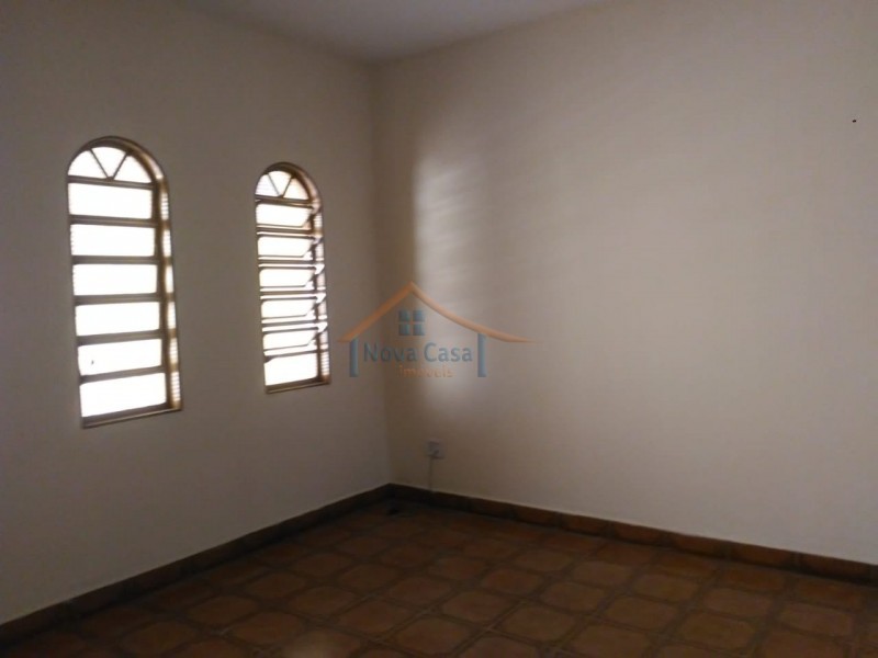 Casa à venda com 2 quartos, 70m² - Foto 5