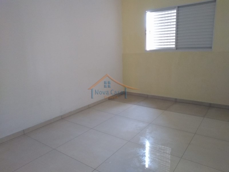 Casa para alugar com 2 quartos, 65m² - Foto 2