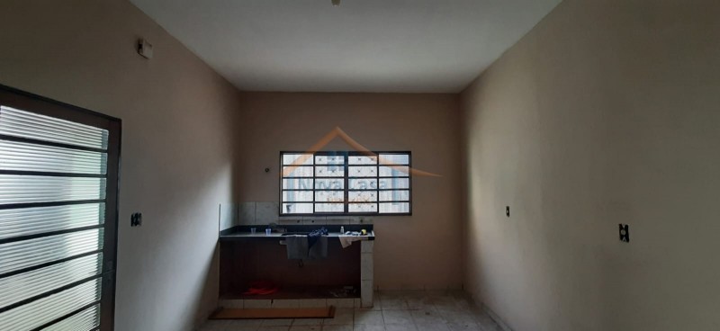 Casa à venda com 2 quartos, 119m² - Foto 1