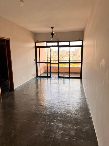 Apartamento à venda com 3 quartos, 105m² - Foto 1