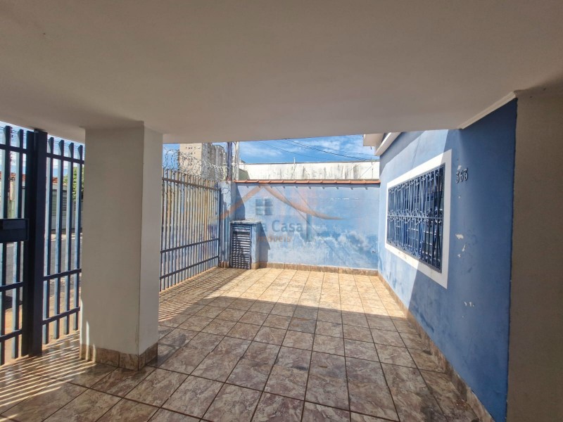 Casa à venda com 3 quartos, 360m² - Foto 2