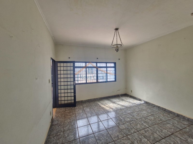 Casa à venda com 3 quartos, 360m² - Foto 1